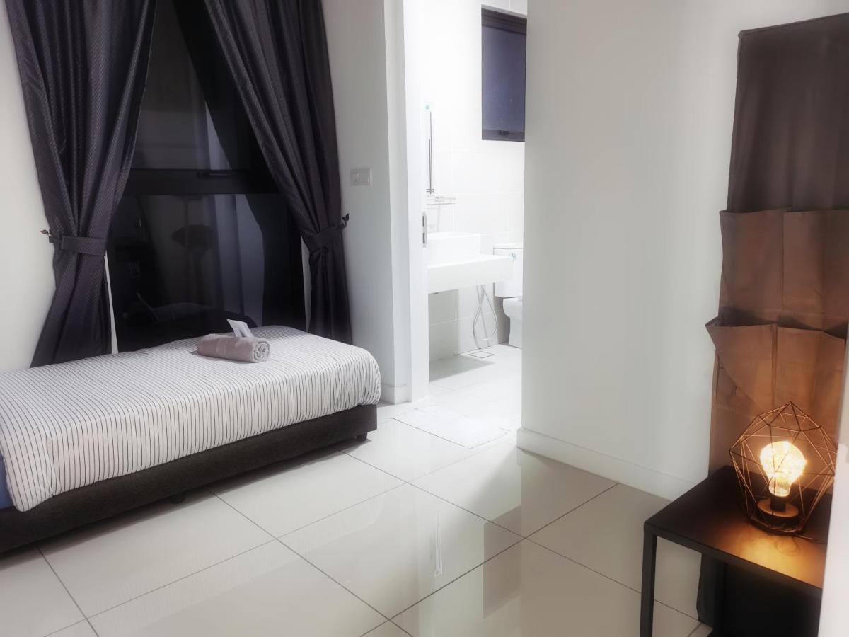 Le Pavillion Puchong By Widebed Upto 6Pax Apartment Куала Лумпур Екстериор снимка